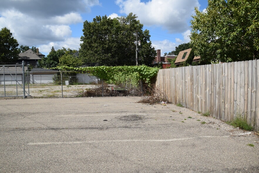 More Photos Of 2316 S 4th Ave, Minneapolis Flex For Lease