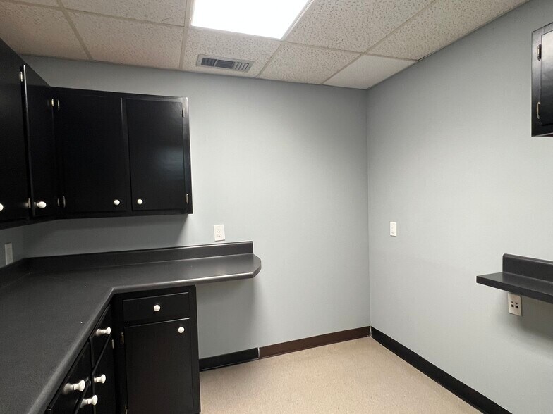 14051409 Hatcher Ln, Columbia, TN 38401 Medical For Sale