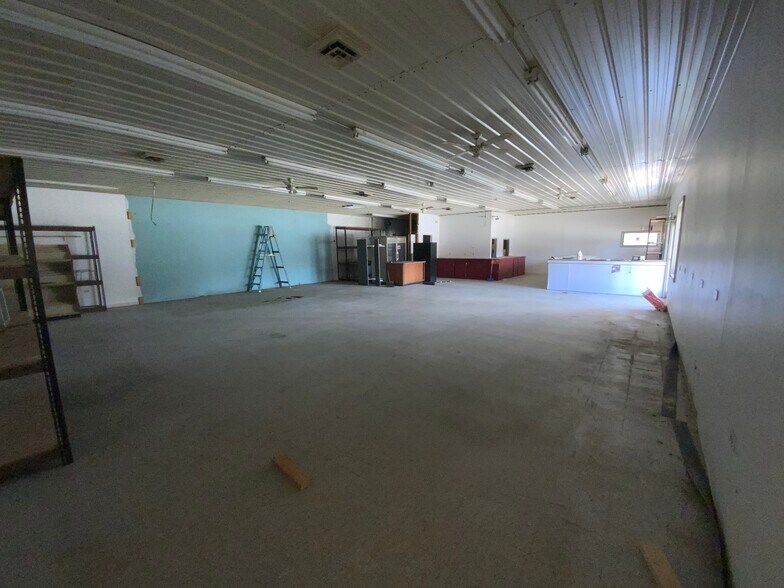 More Photos Of 105 W Si Johnson Ave, Sheridan Service Station For Sale