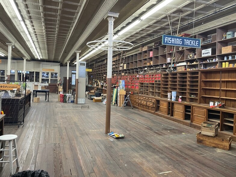 More Photos Of 246 W San Antonio St, New Braunfels General Retail For Lease