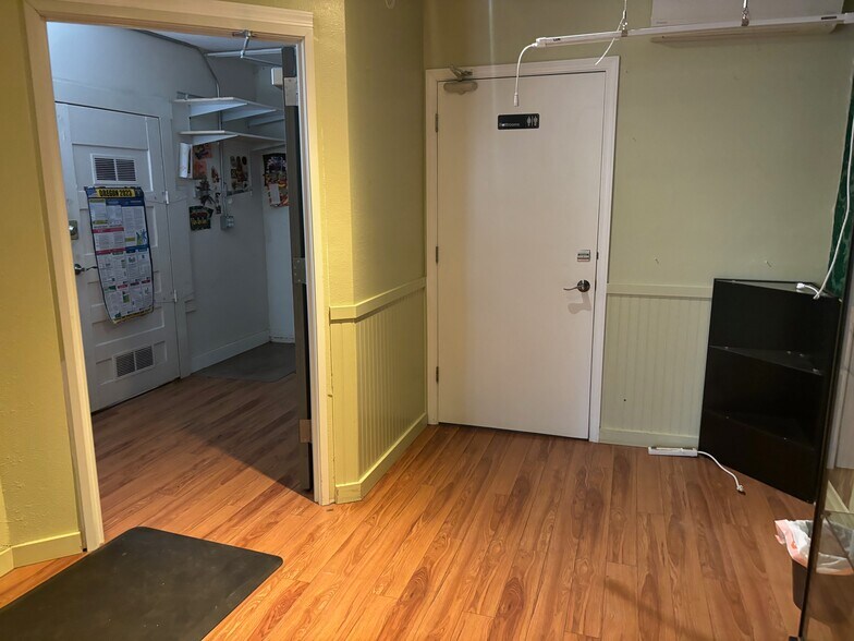 More Photos Of 15350 NE Sandy Blvd, Portland Office Residential For Sale