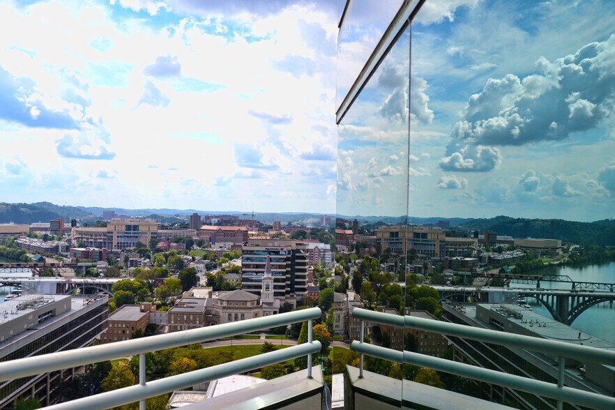 More Photos Of 900 S Gay St, Knoxville Office For Lease