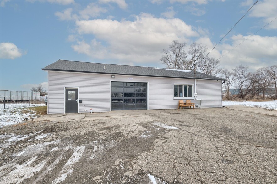 Primary Photo Of 5482 Miller Rd, Swartz Creek Auto Repair For Sale