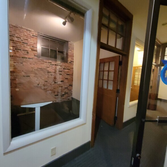 More Photos Of 285 Ellicott St, Buffalo Storefront Retail Office For Lease