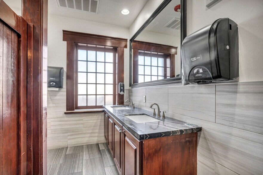 More Photos Of 1555 S Wells Ave, Reno Restaurant For Sale