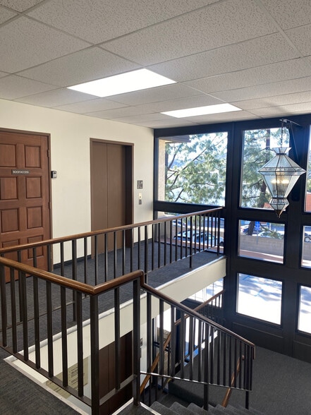 More Photos Of 1150 Foothill Blvd, La Cañada Flintridge Office For Lease