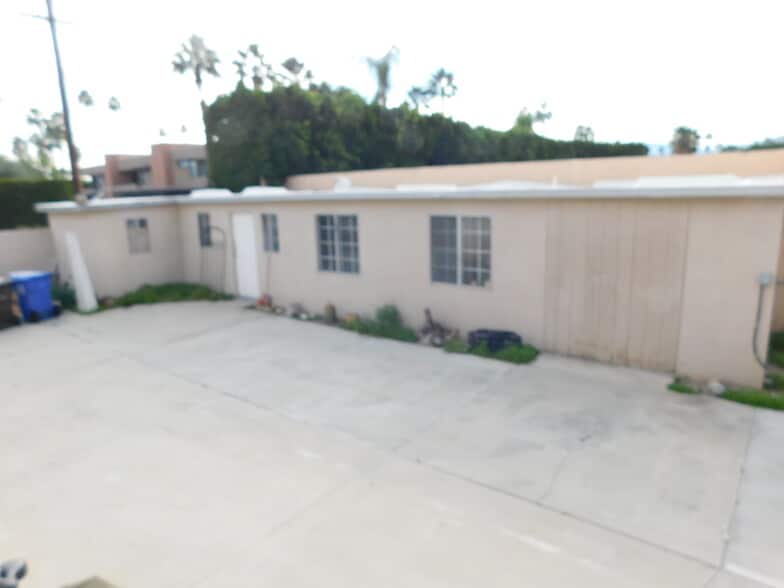 More Photos Of 693 E Sunny Dunes Rd, Palm Springs General Retail For Sale