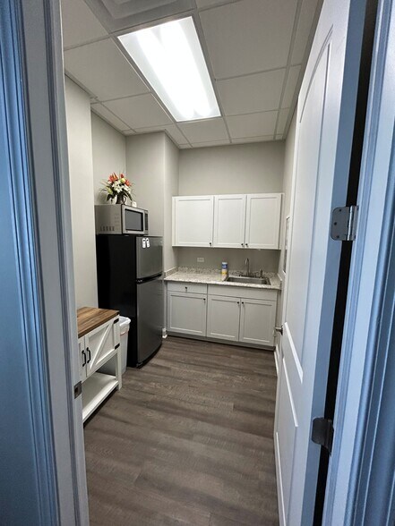 More Photos Of 1124 Park West Blvd, Mount Pleasant Office For Sale