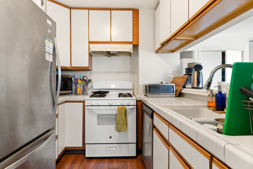 More Photos Of 960 Micheltorena St, Los Angeles Apartments For Sale