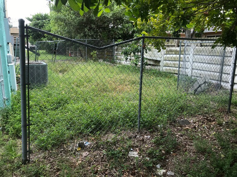 More Photos Of 6310 Pembroke Rd, Miramar Freestanding For Sale