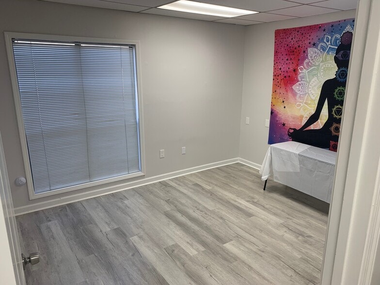 More Photos Of 875 Old Roswell Rd, Roswell Office For Sale