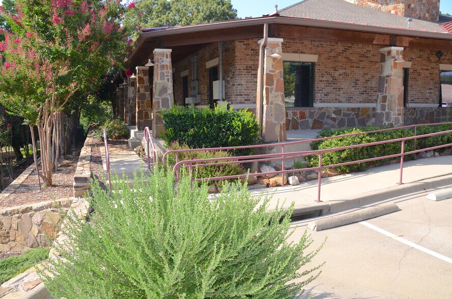 More Photos Of 6190 Virginia Pky, McKinney Medical For Lease