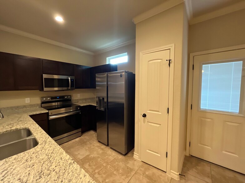 More Photos Of 6407 Luglio Ln, San Antonio Apartments For Sale