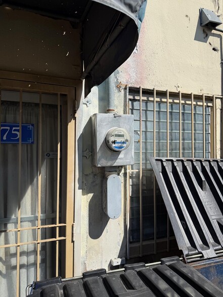 More Photos Of 669-679 W 26th St, Hialeah Warehouse For Sale