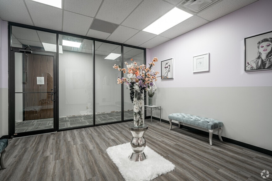 More Photos Of 6220 WESTPARK Dr, Houston Office For Lease