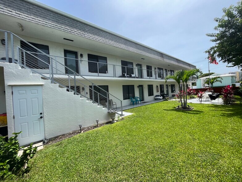 More Photos Of 2638 Lake Dr, Riviera Beach Apartments For Sale