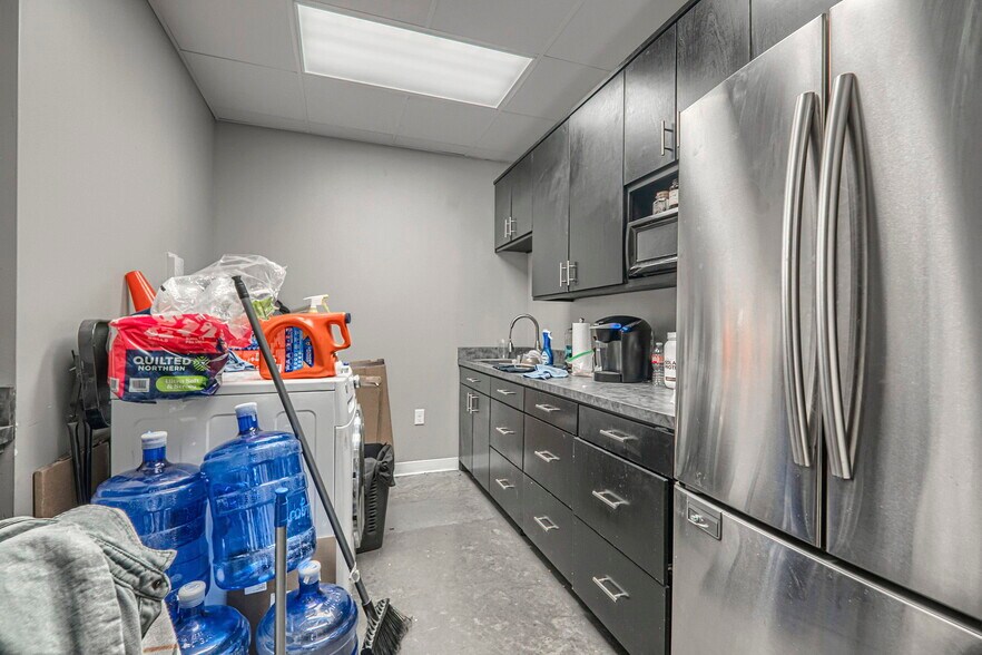 More Photos Of 100 N Main St, Midland Apartments For Lease