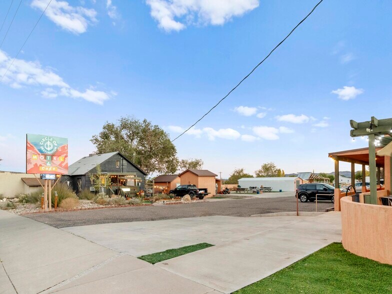 More Photos Of 475 W Main St, Escalante Hotel For Sale