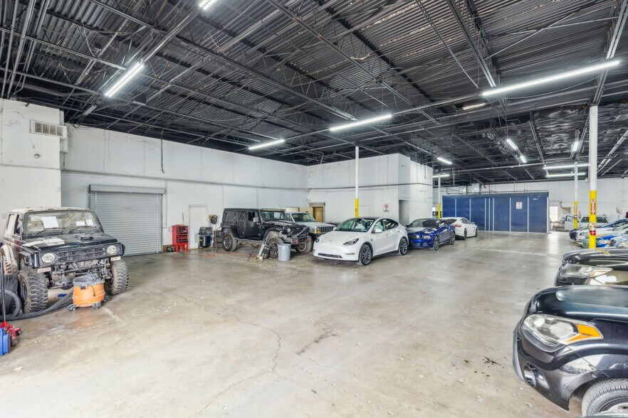 More Photos Of 1365 Regal Row, Dallas Distribution For Sale