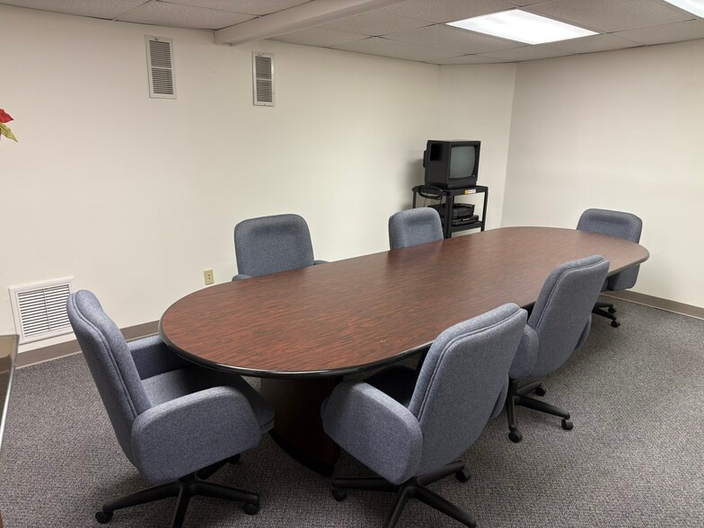 More Photos Of 2522 Capital Cir NE, Tallahassee General Retail For Sale