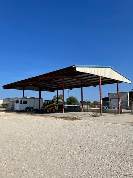 More Photos Of 586 County Road 429, Pleasanton Industrial For Sale