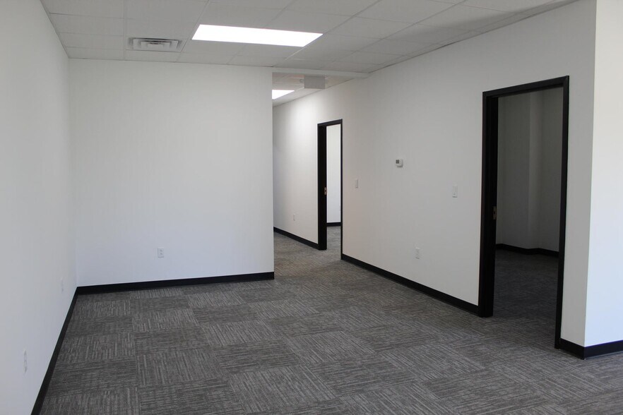 More Photos Of 7587 Sandlapper Pky, North Charleston Distribution For Lease