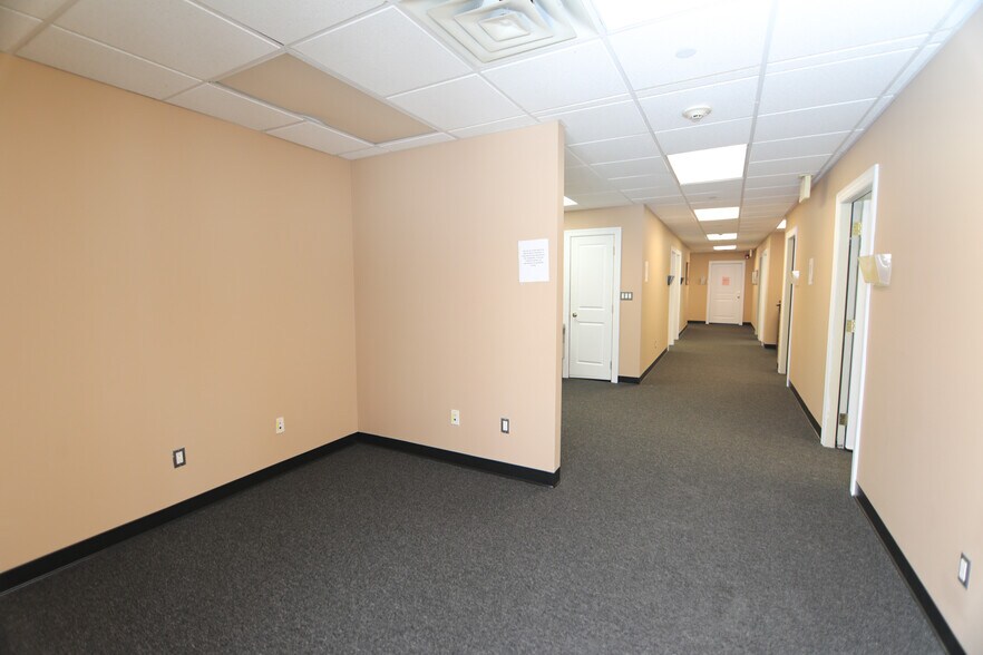 More Photos Of 8 Revolutionary Rd, Ossining Medical For Lease