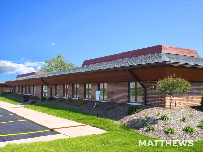 Primary Photo Of 4703 44th St, Rock Island Medical For Sale