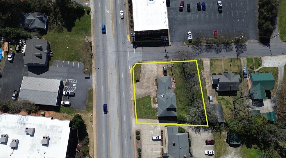 More Photos Of 2403 N Main St, Anderson Freestanding For Sale