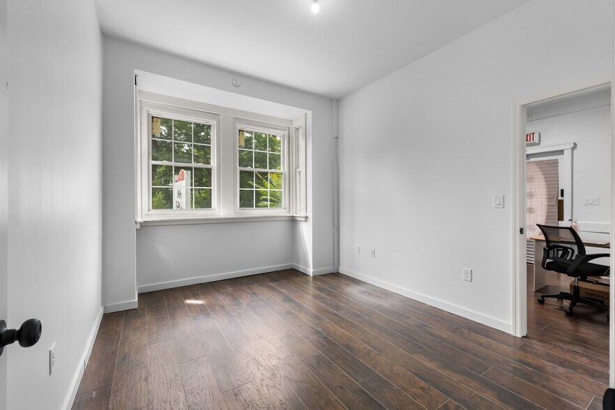 More Photos Of 2330 State Route 32, New Windsor Township Office For Lease