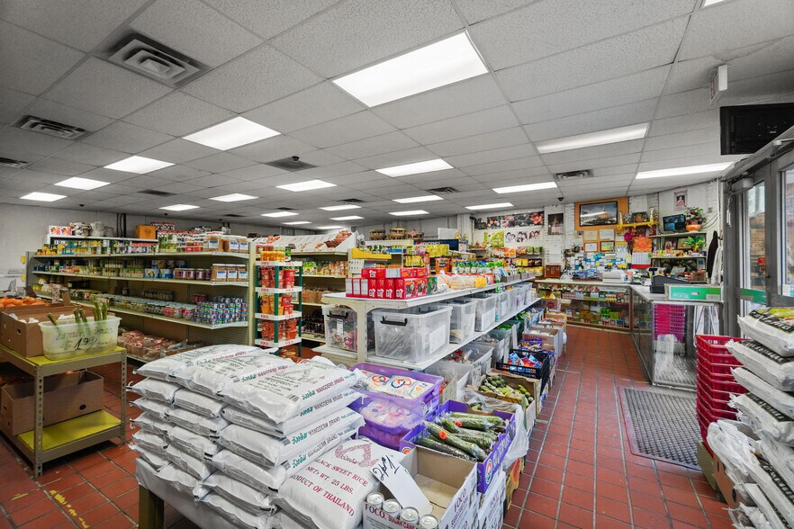 More Photos Of 415-423 Arnold St, Woonsocket Storefront For Sale