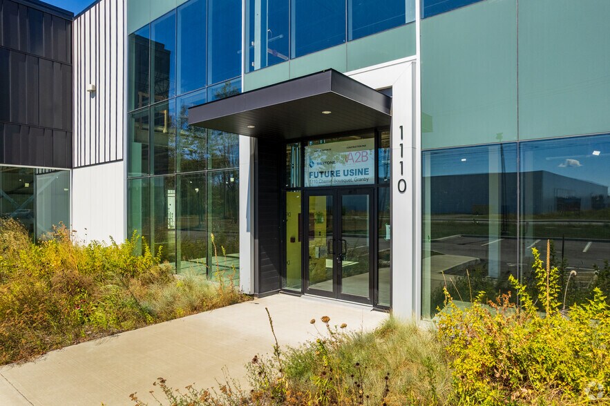 More Photos Of 1110 Rue Bousquet, Granby Warehouse For Sale