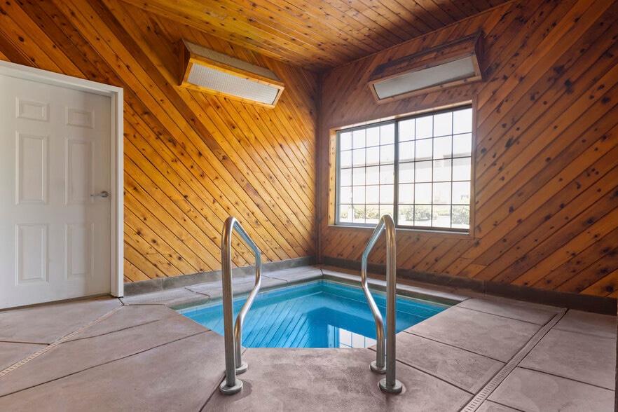 More Photos Of 8858 Spectrum Park Way, Bakersfield Hotel For Sale