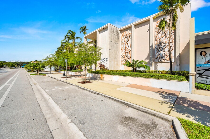 More Photos Of 2435 Hollywood Blvd, Hollywood Medical For Sale