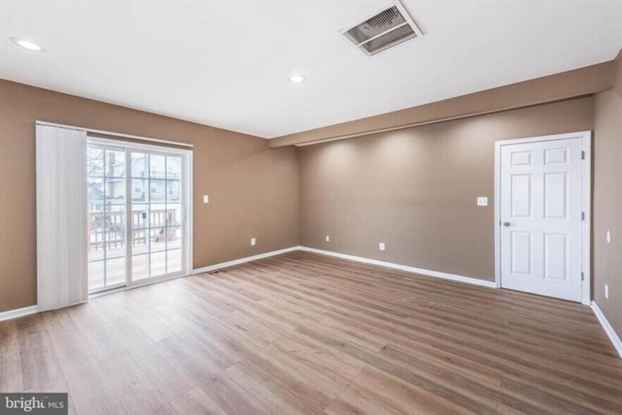 More Photos Of 4021 Barrington Rd, Baltimore Flex For Sale