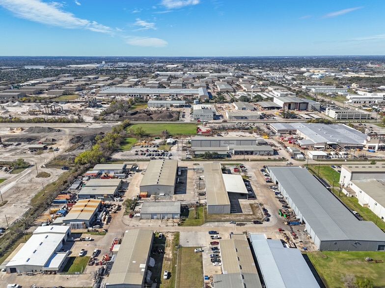 More Photos Of 6754-6758 Northwinds Dr, Houston Warehouse For Sale