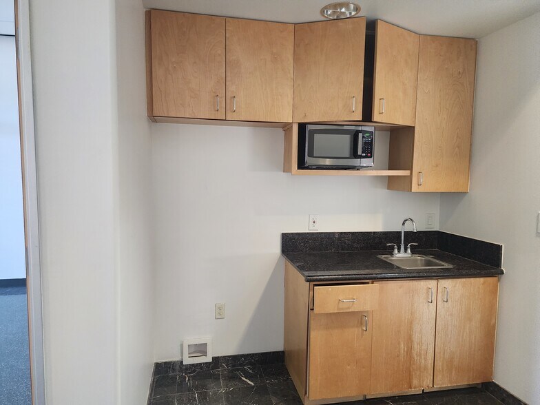 More Photos Of 2221 W Pecos Rd, Chandler Warehouse For Lease