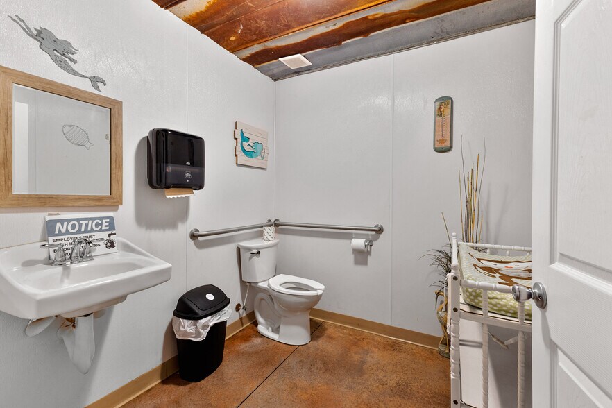 More Photos Of 1702 Highway 19 N, Thomaston Restaurant For Sale