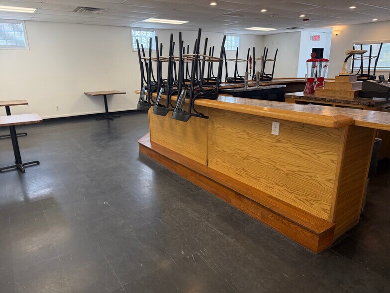 More Photos Of 1332 Lower Broadway, Schenectady Restaurant For Lease