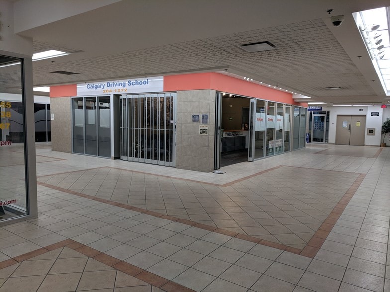 More Photos Of 1518 Centre St N, Calgary Apartments For Lease