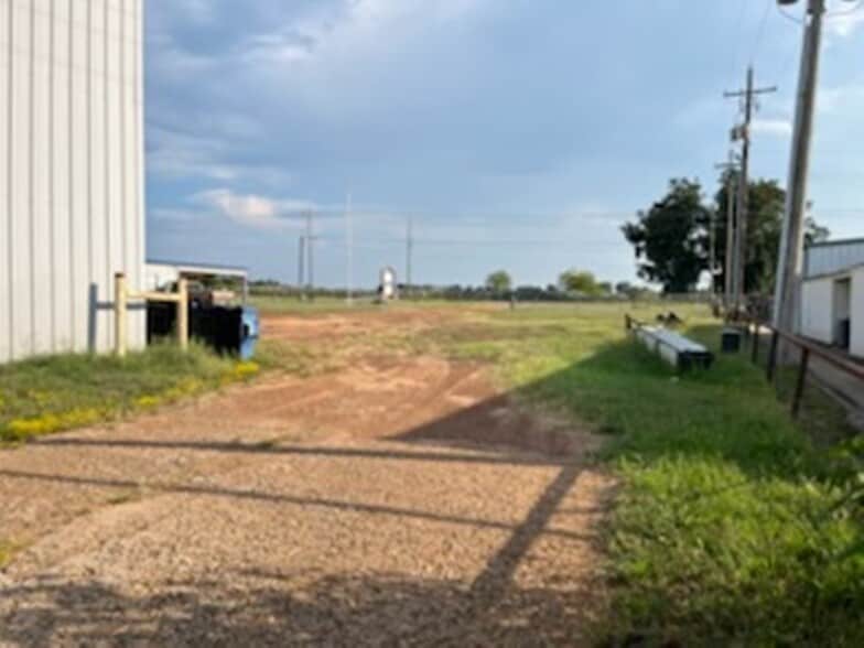 More Photos Of 1205 E Coke Rd, Winnsboro Manufacturing For Sale