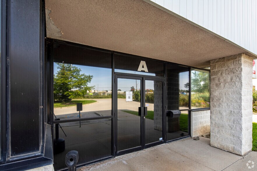 More Photos Of 2360 Cornwall Rd, Oakville Warehouse For Lease