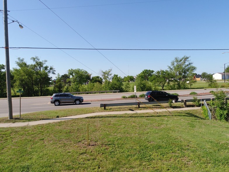 More Photos Of 2202 W Central Ave, El Dorado Light Manufacturing For Sale