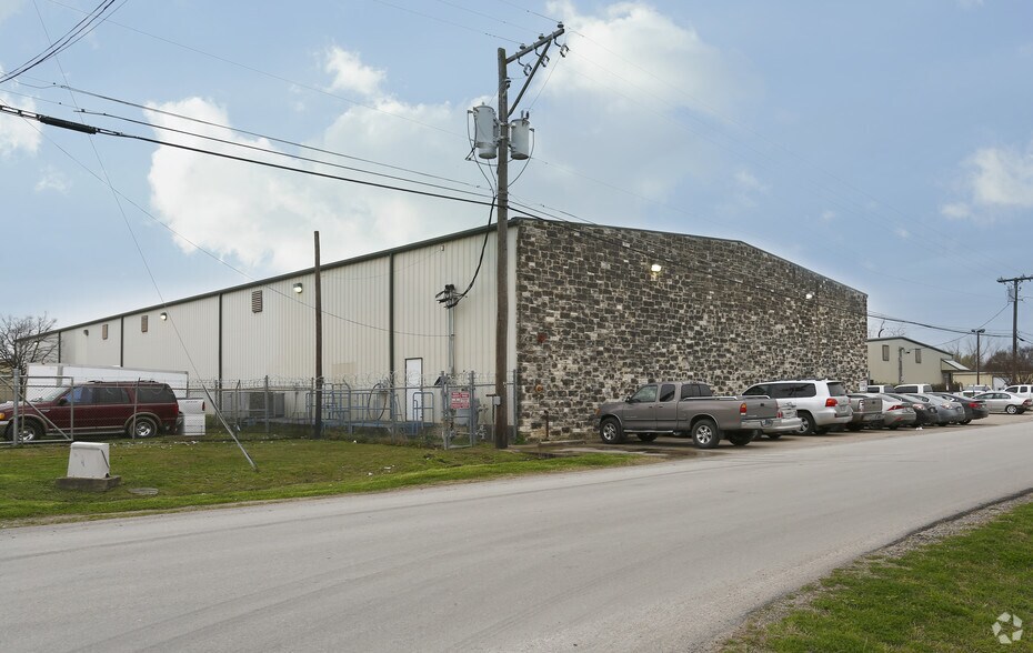 More Photos Of 11218 Limestone Dr, Balch Springs Warehouse For Lease