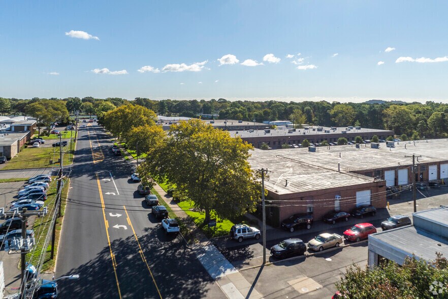 More Photos Of 195 Central Ave, Farmingdale Warehouse For Lease