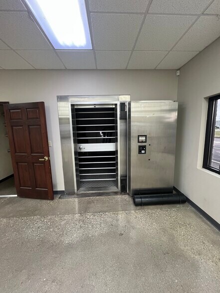 More Photos Of 12514 Reynolds Dr, Fishers Bank For Lease