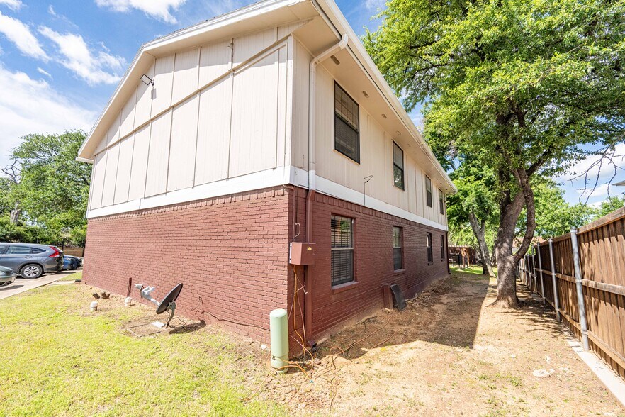 More Photos Of 1226-1232 Avenue A, Denton Apartments For Sale