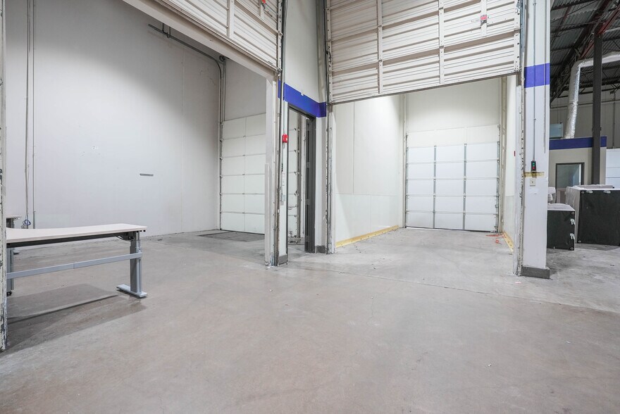 More Photos Of 10410 Corporate Dr, Sugar Land Research And Development For Lease