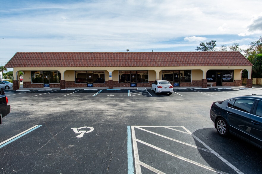 More Photos Of 108 SW Monterey Rd, Stuart Storefront Retail Office For Lease