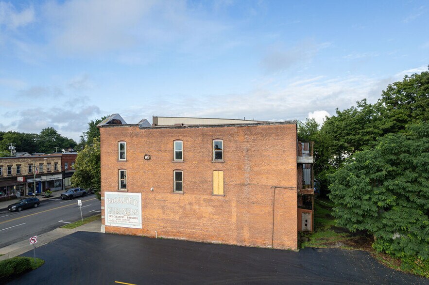 More Photos Of 114-116 W Broadway, Fulton Multifamily For Sale